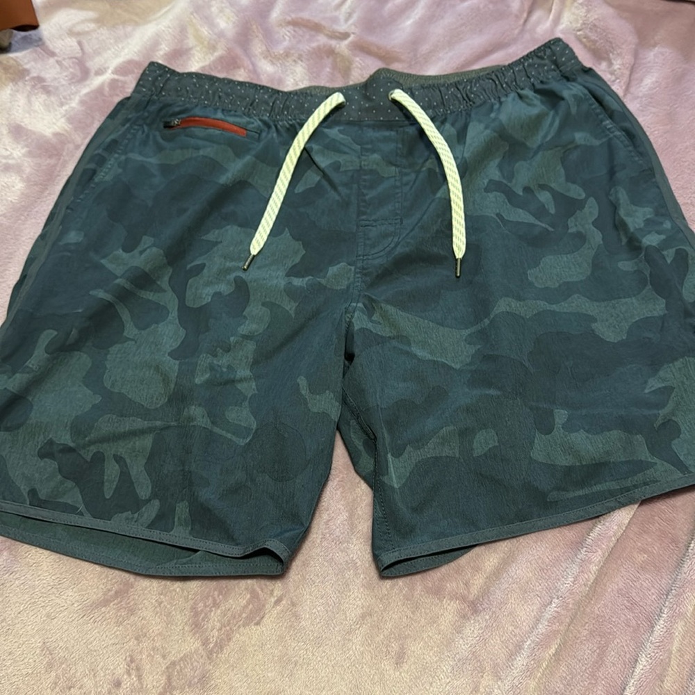 Vuori Shorts
